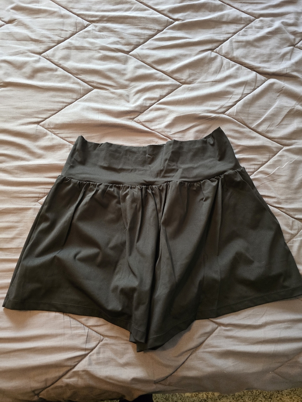 HALARA Black High-Waist Stretch Shorts